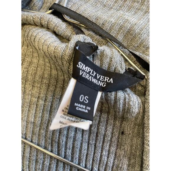 Grey throw over - Picture 3 of 3